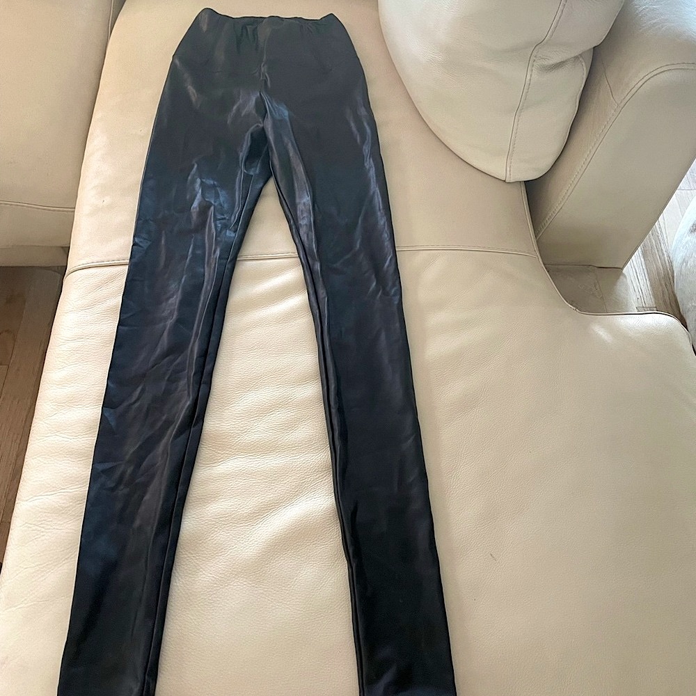 Wilfred Free Aritzia stretch vegan/faux leather pants